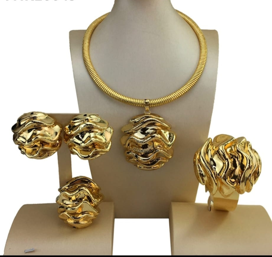 ITALIAN STERLING, 925 GOLD, BRAZILIAN GOLD
MADE IN ITALY