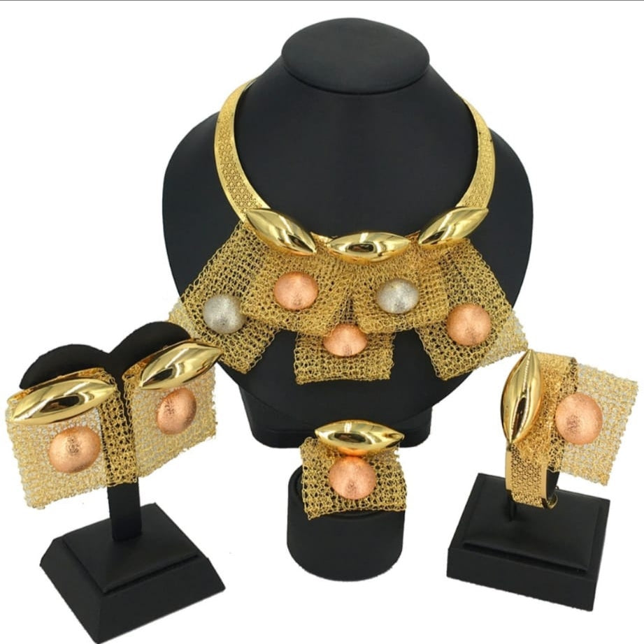 ITALIAN STERLING, 925 GOLD, BRAZILIAN GOLD
MADE IN ITALY